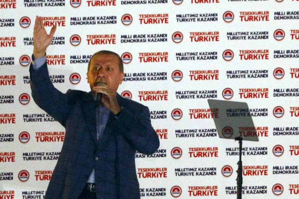 Erdogan assume presidência prometendo uma nova Turquia