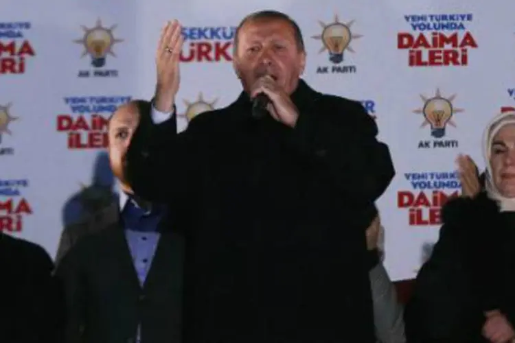 Recep Tayyp Erdogan, primeiro-ministro da Turquia: "devemos aplicar, é claro, a decisão da Corte Constitucional, mas não a respeito. Não respeito este veredicto" (Adem Altan/AFP)