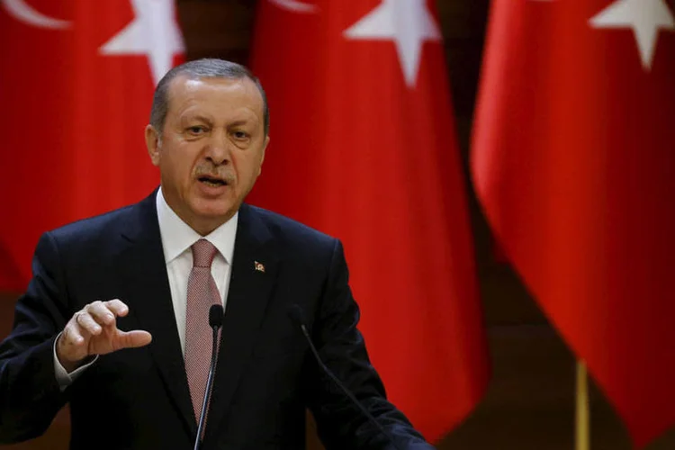 
	O presidente da Turquia, Tayyip Erdogan: em comunicado emitido ontem &agrave; noite, a pasta de Exteriores afirma que morreram mais de 30 pessoas e outras 100 ficaram feridas
 (REUTERS/Umit Bektas)