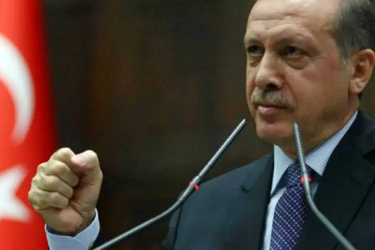 
	O primeiro-ministro turco, Recep Tayyip Erdogan:&nbsp;&quot;N&atilde;o apenas discordamos, como esse coment&aacute;rio nos parece question&aacute;vel&quot;, afirmou Kerry em uma coletiva de imprensa com o chanceler turco, Ahmet Davutogl.
 (Adem Altan/AFP)