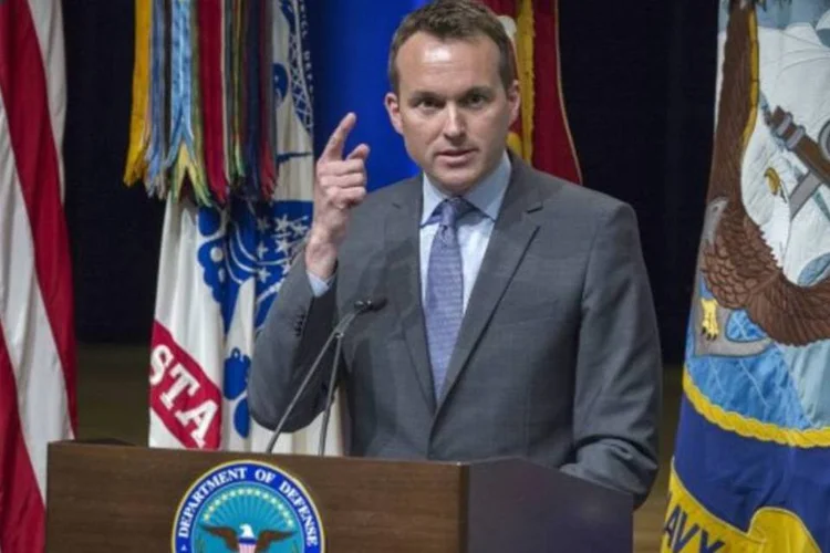 
	Eric Fanning: an&uacute;ncio ocorre ao mesmo tempo em que Ex&eacute;rcito norte-americano recebe novo secret&aacute;rio primeiro l&iacute;der abertamente gay das for&ccedil;as militares do pa&iacute;s
 (Huffington Post)