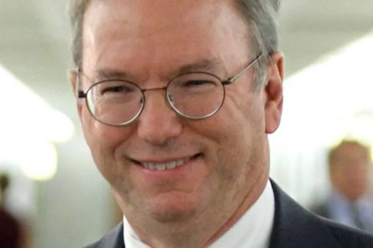 O ex-CEO do Google, Eric Schmidt, testemunhou em corte que não lembra se funcionários de sua empresa haviam informado que a companhia teria de pagar pelo Java (Alex Wong/Getty Images)