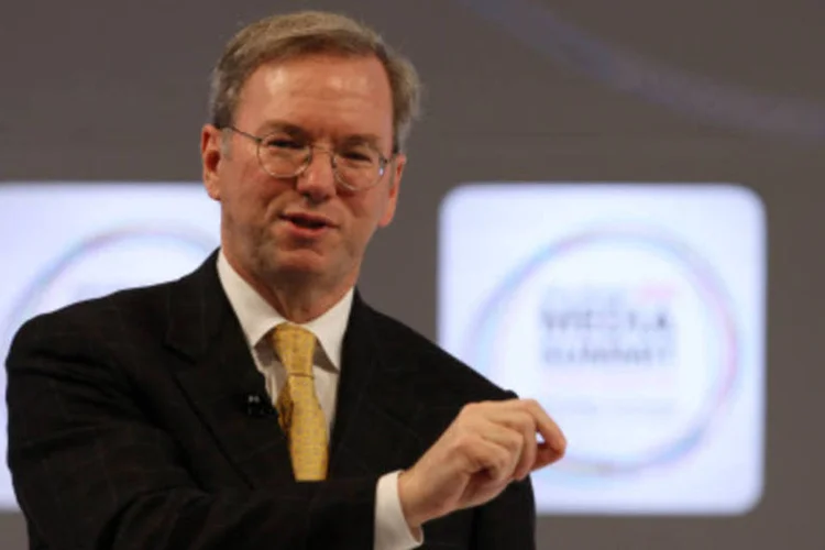 O presidente executivo do Google, Eric Schmidt, comemorou a venda de 200 mil smartphones com Android por dia