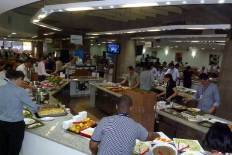 
	Restaurantes:&nbsp;previs&atilde;o da Abrasel &eacute; que aumento ter&aacute; impacto de 10% a 12% no pre&ccedil;o das bebidas frias (cervejas, refrigerantes, isot&ocirc;nicos e refrescos) para consumidor
 (Luísa Melo/Exame.com)