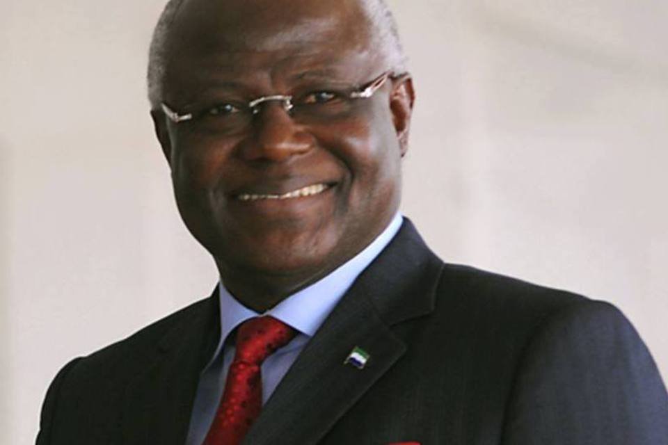 Presidente de Serra Leoa é reeleito com 58,7% dos votos