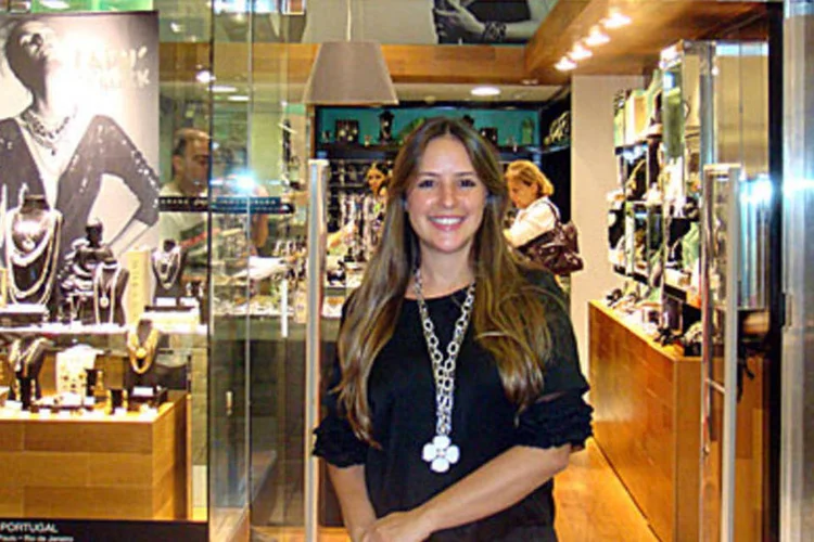 A empresária Ana Paula Bandeira precisou fechar uma de suas franquias que estava em local inadequado (.)