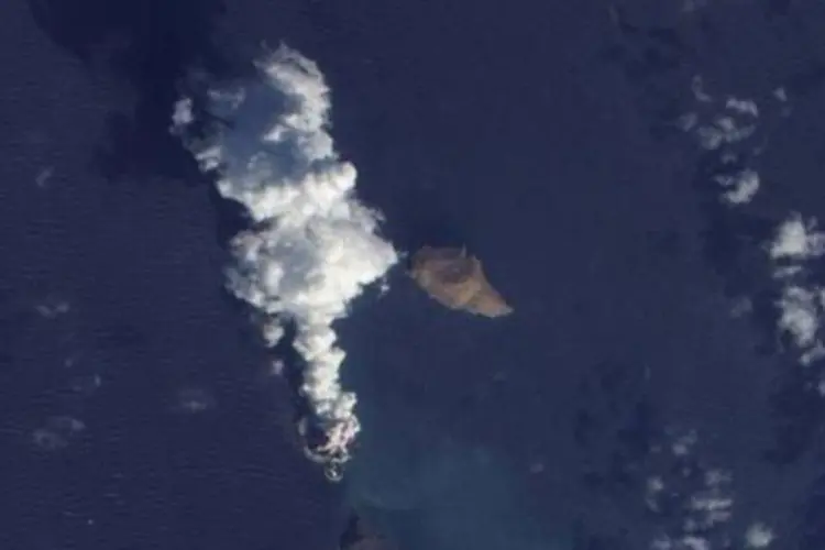 Erupção no Mar Vermelho observada no dia 19 de dezembro de 2011 (NASA/AFP/Arquivos)