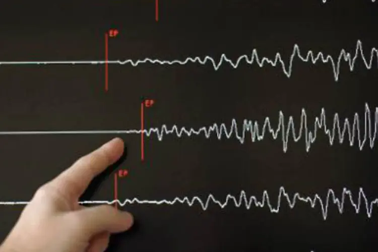 
	Escalas de terremoto: tremor foi sentido &agrave;s 20h51 (hor&aacute;rio local), cujo epicentro se situou a 182 quil&ocirc;metros ao nordeste da cidade de Paihuano, na Cordilheira dos Andes
 (AFP)