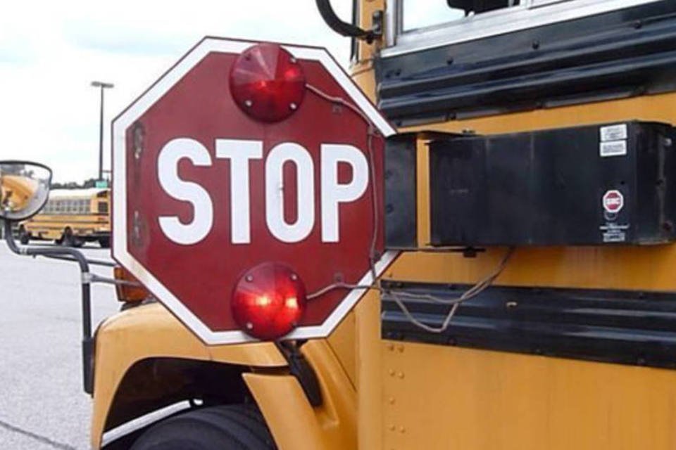 Ônibus escolares estão parados sem licenciamento