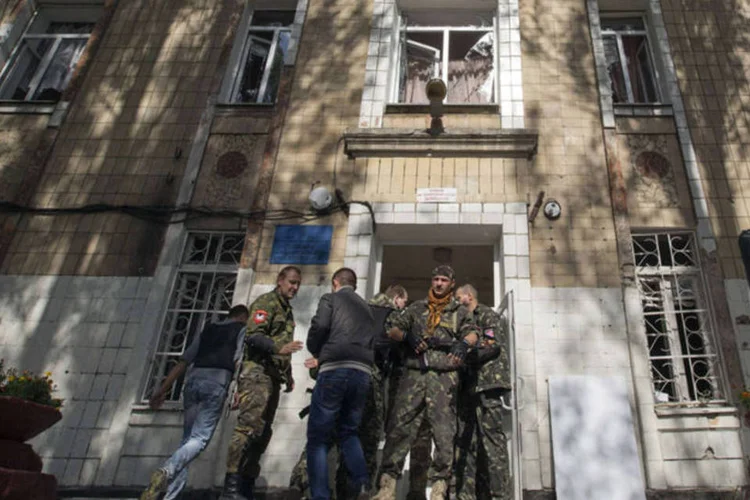 
	Rebeldes pr&oacute;-R&uacute;ssia: separatistas preparam suas pr&oacute;prias elei&ccedil;&otilde;es na Ucr&acirc;nia
 (Shamil Zhumatov/Reuters)