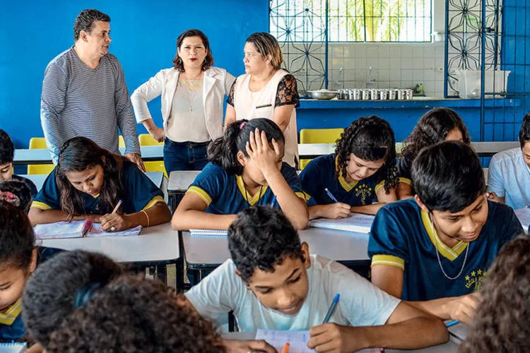 O fim das aulas cabuladas, em Manaus: professores e diretores têm metas de presença de alunos em sala de aula (Fabio Nutti/Exame)