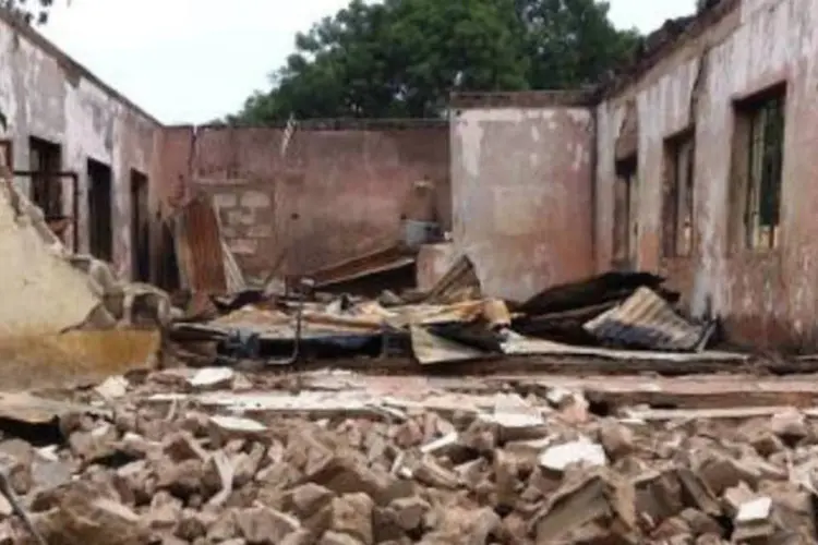 Escola destruída por uma explosão no nordeste da Nigéria: alvo do novo massacre foi colégio onde estudam alunos com idades entre 11 e 18 anos (Aminu Abubaka/AFP)