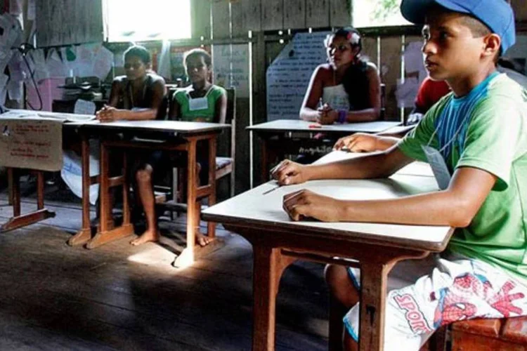 Escola pública no Brasil: a despesa do país com educação já é alta. Com medo dos protestos, os políticos querem elevá-la (Evaristo Sá/AFP Photo)