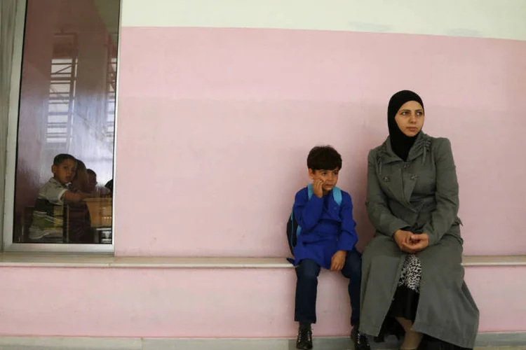 
	Escola na S&iacute;ria: Estado Isl&acirc;mico revisou curr&iacute;culo escolar em &aacute;reas sob seu controle em setembro
 (Omar Sanadiki/Reuters)