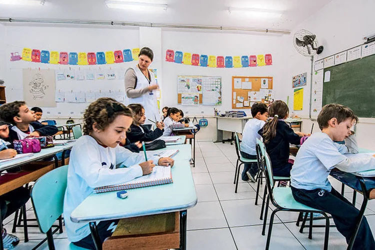 
	Escolas: &ldquo;A Secretaria de Educa&ccedil;&atilde;o recebe em m&eacute;dia 30,32 mil solicita&ccedil;&otilde;es de novas matr&iacute;cula a cada ano, e neste foram cerca de 42 mil&quot;
 (Germano Luders/Exame)