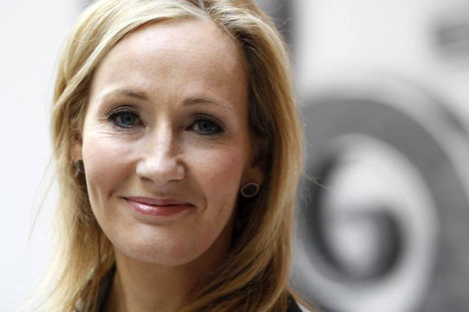 No Twitter, J.K. Rowling ajuda fã brasileira com depressão