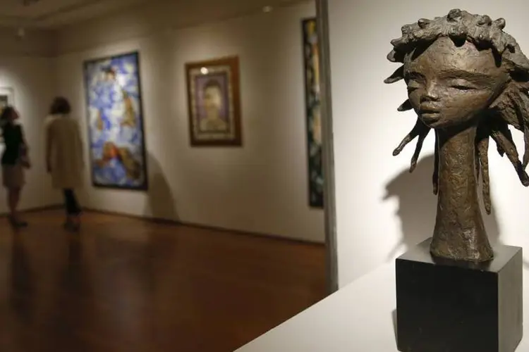 Escultura "Cabeza", do artista Angel Botello, é vista durante leilão da Christie's, em Nova York (Shannon Stapleton/Reuters)