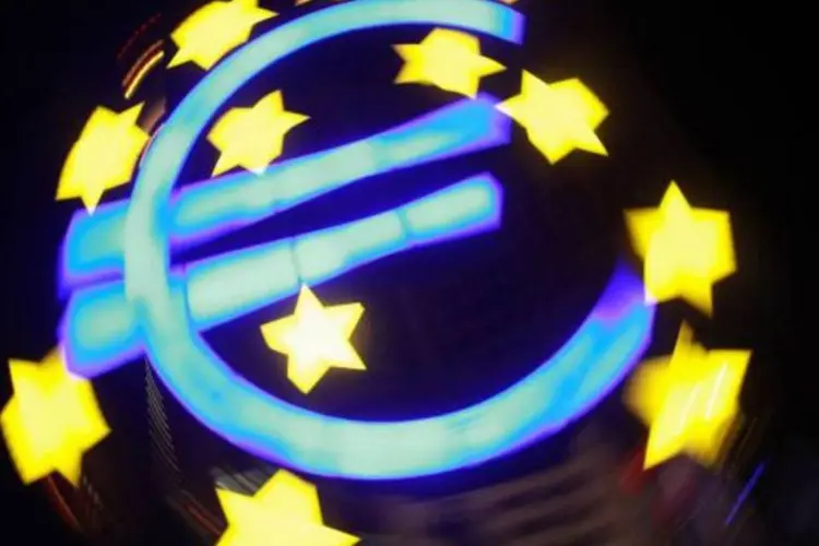 Escultura em homenagem ao Euro na frente do BCE: a redução das pressões inflacionárias na zona do euro nos últimos meses possibilitou a redução das taxas (Alex Domanski/Reuters)