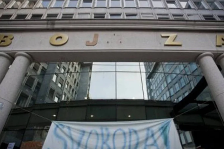 A Bolsa de Valores de Ljubjana em novembro durante a ocupação por manifestantes a Eslovênia está perigosamente próxima da recessão e sua dívida chega a 45,5% atualmente
 (Jure Makovec/AFP)