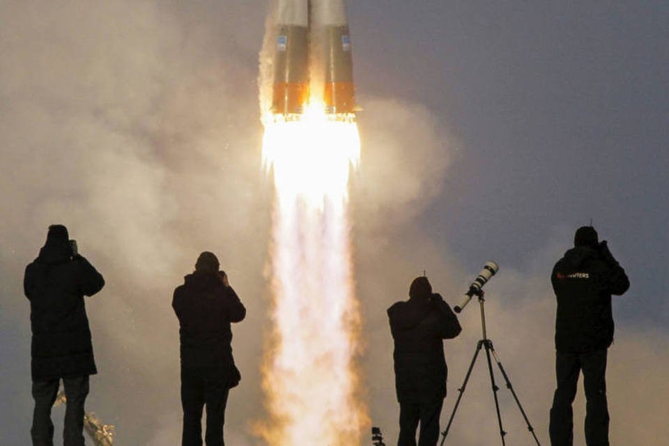 Nave tripulada russa Soyuz TMA-19M decola rumo a ISS