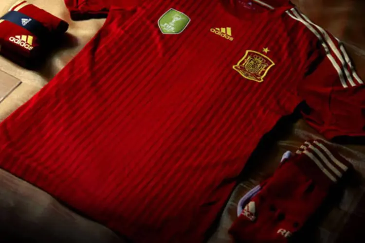 
	Camisa da Espanha para a Copa: sele&ccedil;&atilde;o espanhola vale&nbsp;675 milh&otilde;es de euros
 (Divulgação / Adidas)