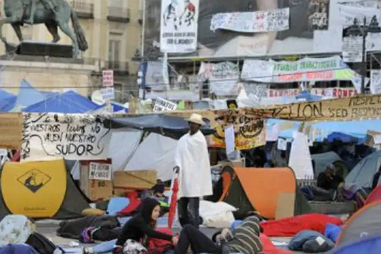 Os Manifestantes acampados na Praça Porta do Sol, em Madri, seguem tranquilos (Dani Pozo/AFP)