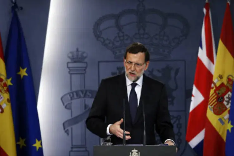 Mariano Rajoy: "eu acredito que na Europa, entre todos nós, deveríamos avaliar se o BCE deveria ter os mesmos poderes do resto dos bancos centrais do mundo", disseo primeiro-ministro da Espanha em entrevista à imprensa. (REUTERS/Susana Vera)