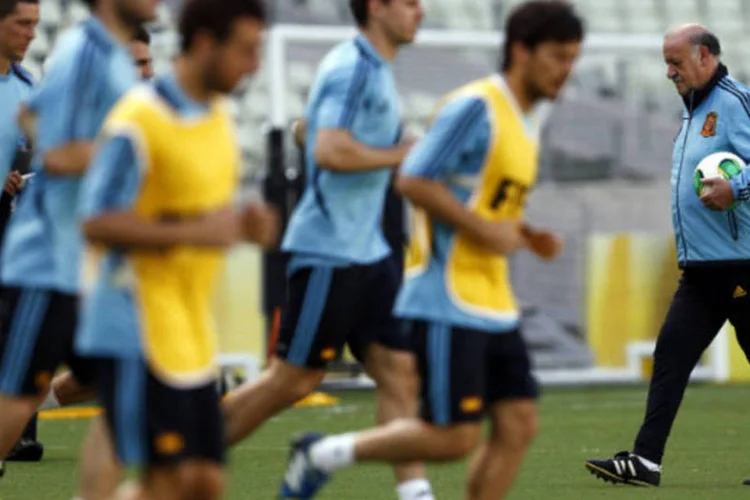 Jogadores da Espanha treinam no Castelão, em Fortaleza, antes da semifinal contra a Itália pela Copa das Confederações ( REUTERS/Marcos Brindicci)