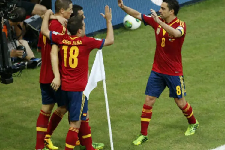 Jogadores da seleção da Espanha comemoram gol contra a Nigéria em partida da Copa das Confederações (REUTERS/Jorge Silva/Reuters)