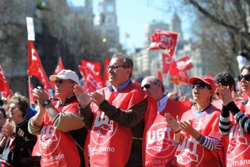 Espanhóis vão às ruas contra reforma trabalhista conservadora