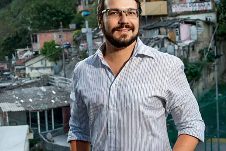 Daniel Contrucci em Santa Marta, no Rio de Janeiro, um dos roteiros da Aoka : "Nossos guias são pessoas que moram nas comunidades" (Fabiano Accorsi)