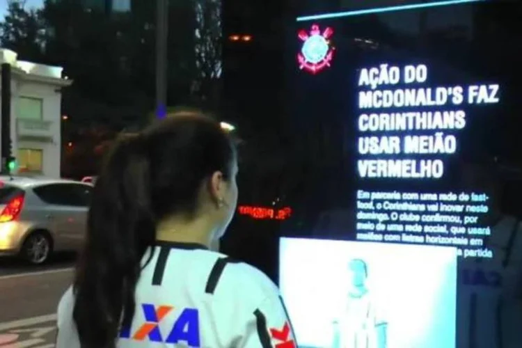 
	ESPN utilizou um ponto de &ocirc;nibus em S&atilde;o Paulo para informar os leitores/pedestres de uma maneira totalmente inusitada
 (Reprodução/Facebook)