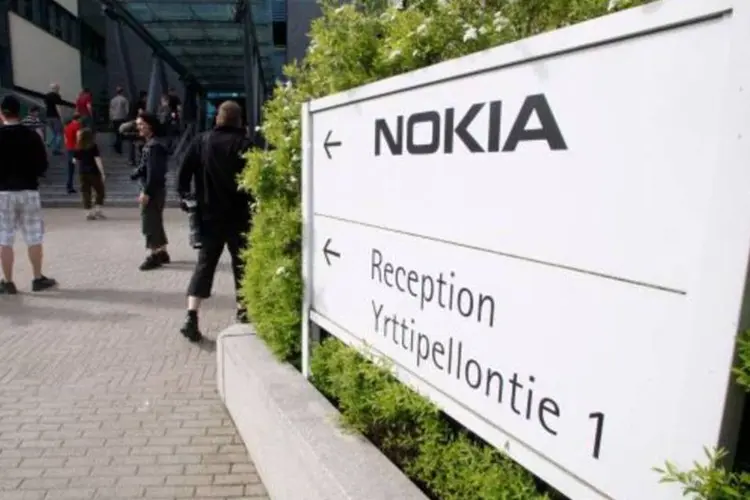 
	Estabelecimento da Nokia em Oulu, na Finl&acirc;ndia: empresa vem tentanto aumentar o ganho com royalties enquanto perde for&ccedil;a no neg&oacute;cio de telefonia
 (Reuters)