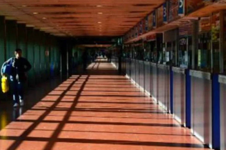 Estação Retiro de Buenos Aires durante greve: esta é a segunda greve geral ocorrida na gestão da presidente Cristina Kirchner (AFP/Arquivos)