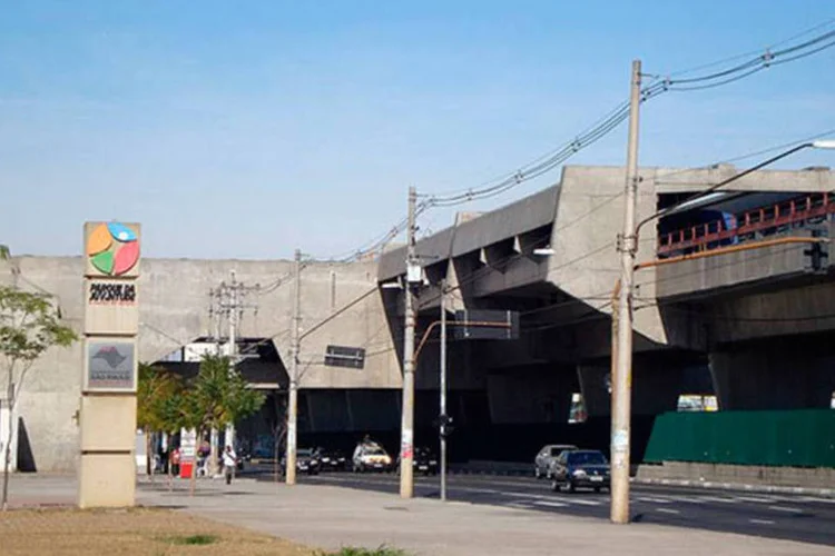 Estação Carandiru: a administração municipal negou que a "revitalização da Avenida Cruzeiro do Sul" tenha a preocupação de espantar moradores de rua (Peter Louiz/Wikimedia Commons)