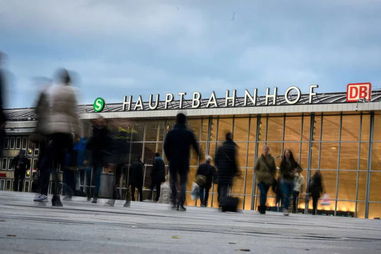 
	Col&ocirc;nia: o homem &eacute; a 1&ordf; pessoa ser detida suspeita de ter cometido uma s&eacute;rie de roubos e agress&otilde;es sexuais na noite de Ano Novo
 (Sascha Schuermann / Getty Images)