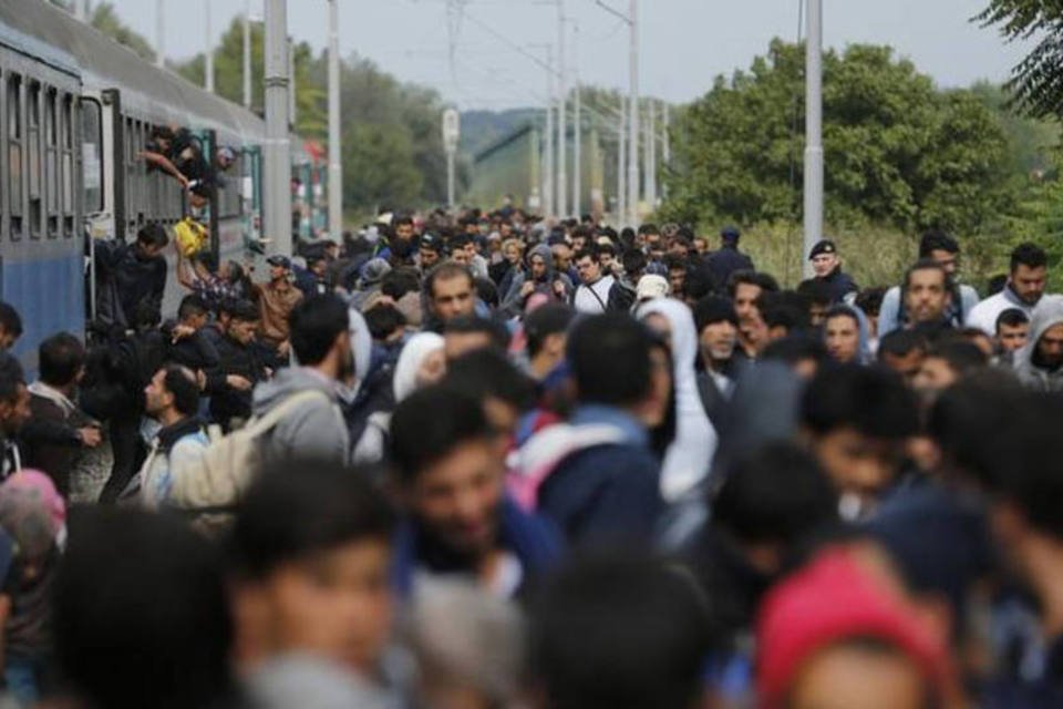 Migrantes são barrados na fronteira da Eslovênia com Croácia