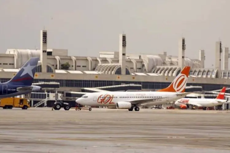 Aviões no Aeroporto do Rio: participação de Gol e TAM diminuiu em 2011 (Felipe Varanda/VEJA Rio)