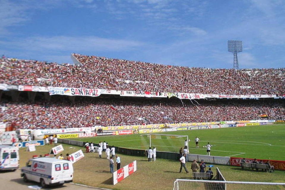Polícia faz busca em sede de torcida do Santa Cruz