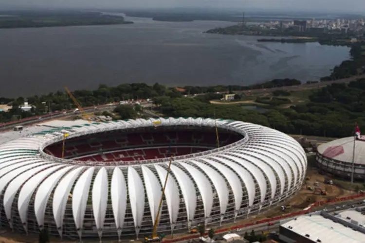 Visão aérea do estádio Beira-Rio, que deverá receber algumas partidas da Copa do Mundo de 2014, em Porto Alegre (Edison Vara/Reuters)