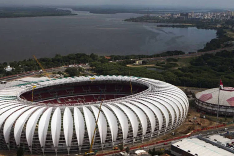 
	Vis&atilde;o a&eacute;rea do est&aacute;dio Beira-Rio, que dever&aacute; receber algumas partidas da Copa do Mundo de 2014, em Porto Alegre
 (Edison Vara/Reuters)