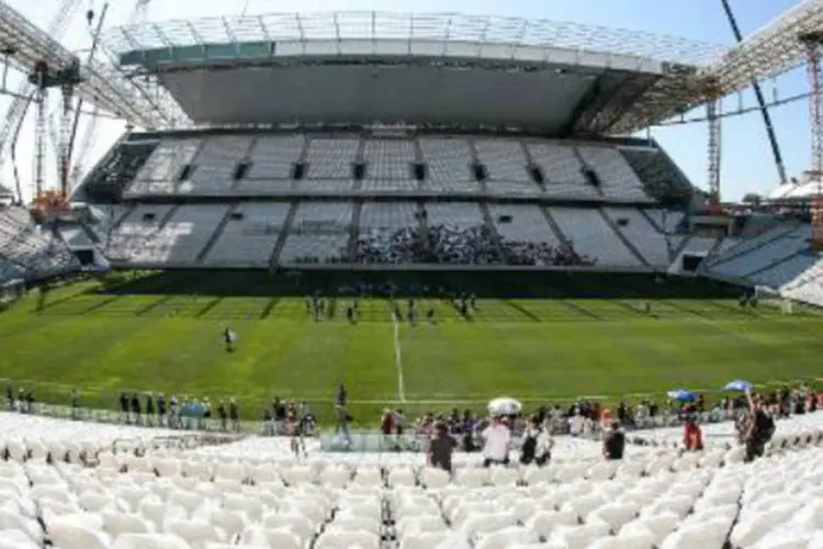 
	O est&aacute;dio Itaquer&atilde;o: o Minist&eacute;rio P&uacute;blico de S&atilde;o Paulo amea&ccedil;ou interditar as arquibancadas provis&oacute;rias do est&aacute;dio mesmo durante a Copa do Mundo
 (Miguel Schincariol/AFP)