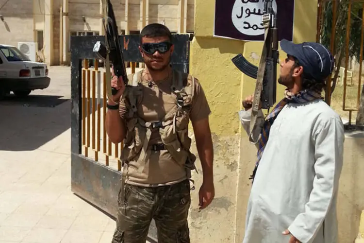 
	Militantes do Estado Isl&acirc;mico: grupo sunita se apropriou de amplas faixas de territ&oacute;rio iraquiano e s&iacute;rio
 (Stringer/Reuters)
