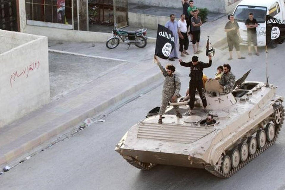 Estado Islâmico mata 6 pessoas e derruba um avião na Síria