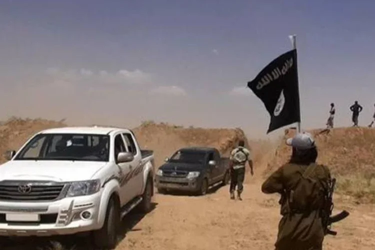 
	Militante do EI com carro da Toyota: &quot;A Toyota tem uma pol&iacute;tica estrita que consiste em n&atilde;o vender ve&iacute;culos a compradores que poderiam utiliz&aacute;-los ou modific&aacute;-los para atividades paramilitares ou terroristas&quot;
 (AFP)