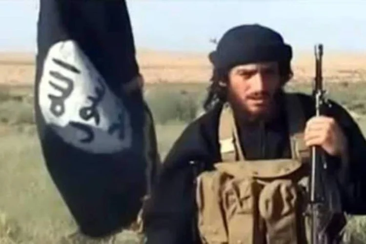 Uma imagem extraída de um vídeo mostra o porta-voz do Estado Islâmico (EI), Abu Mohammad al-Adnani (AFP)