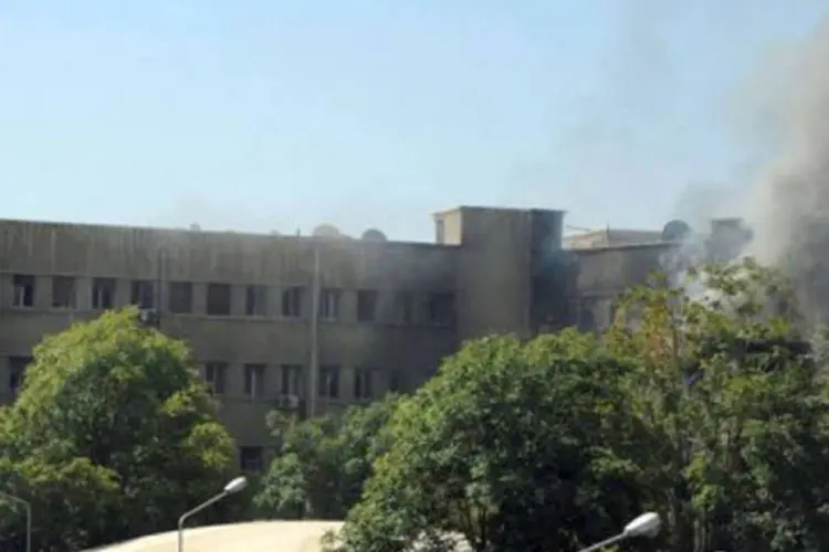 
	Fuma&ccedil;a &eacute; vista perto da sede do Estado-Maior s&iacute;rio em Damasco: &eacute; a segunda vez que a sede &eacute; alvo de um ataque&nbsp;
 (AFP)