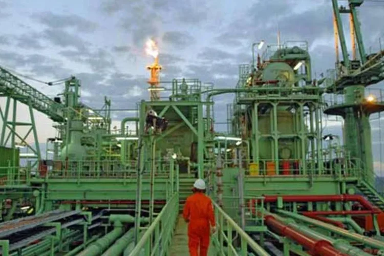 
	Plataforma da Petrobras na Bacia de Santos: empresa havia informado uma produ&ccedil;&atilde;o de 33 mil bpd no po&ccedil;o, o que j&aacute; dava a ele a condi&ccedil;&atilde;o de maior po&ccedil;o produtor do pr&eacute;-sal brasileiro
 (Divulgação)