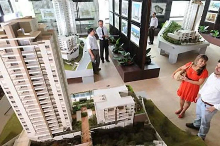Estande de vendas em SP: 40% dos interessados financiam a compra de imóveis (.)
