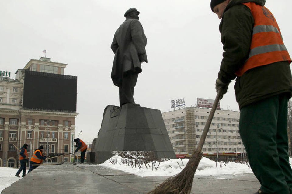 Homens tentam explodir estátua de Lênin em Donetsk